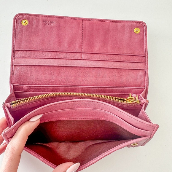 Pre-loved PRADA wallet pink leather - Picture 6 of 12